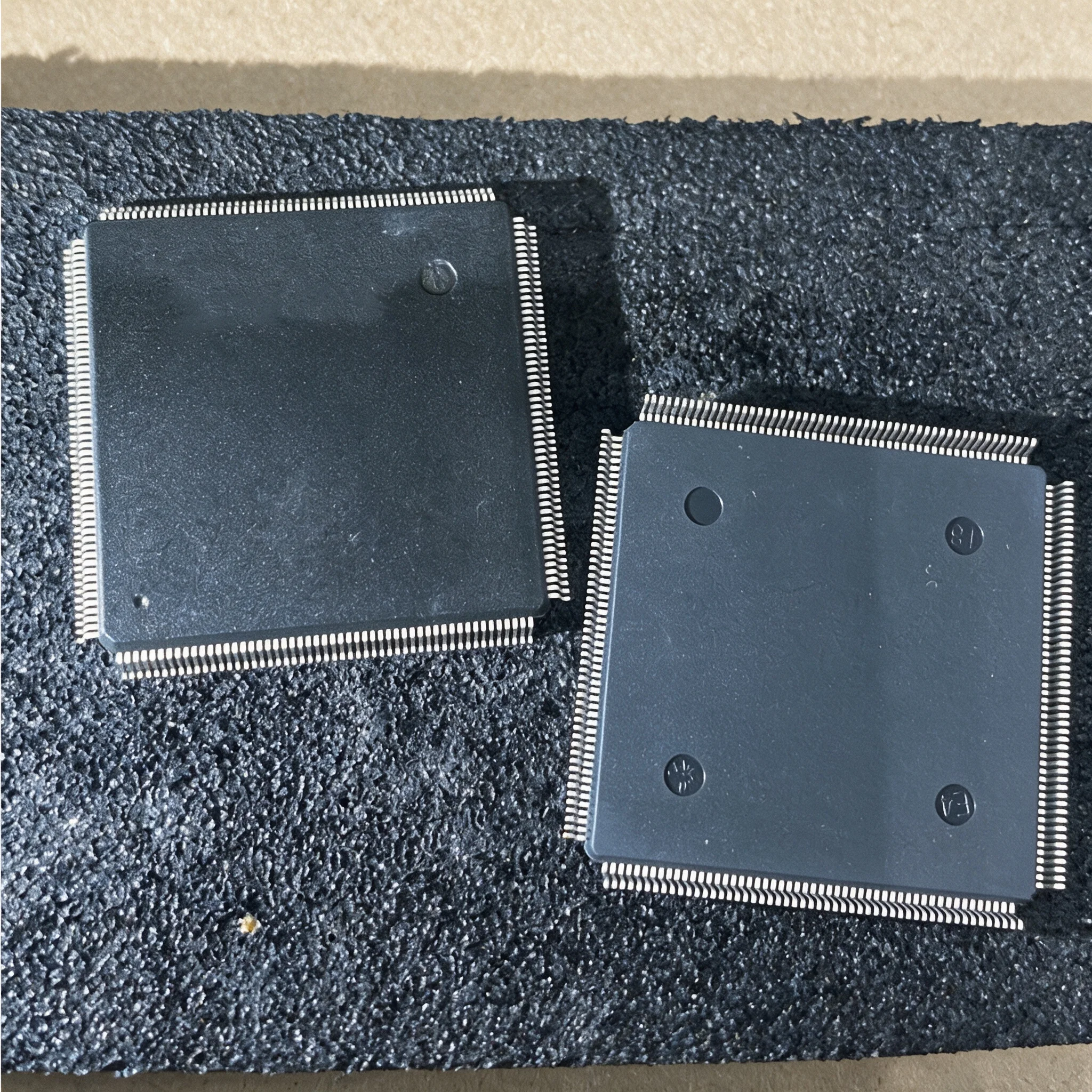 XCS30-3PQ208C -PQ208 XCS20-4VQG100C -3VQ100C Single & Bulk Orders Equally Welcomed