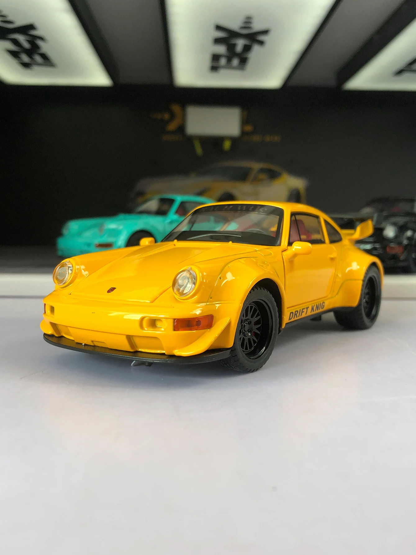 

1:32 simulation zinc alloy 964 model car, static ornament, metal collectible gift car