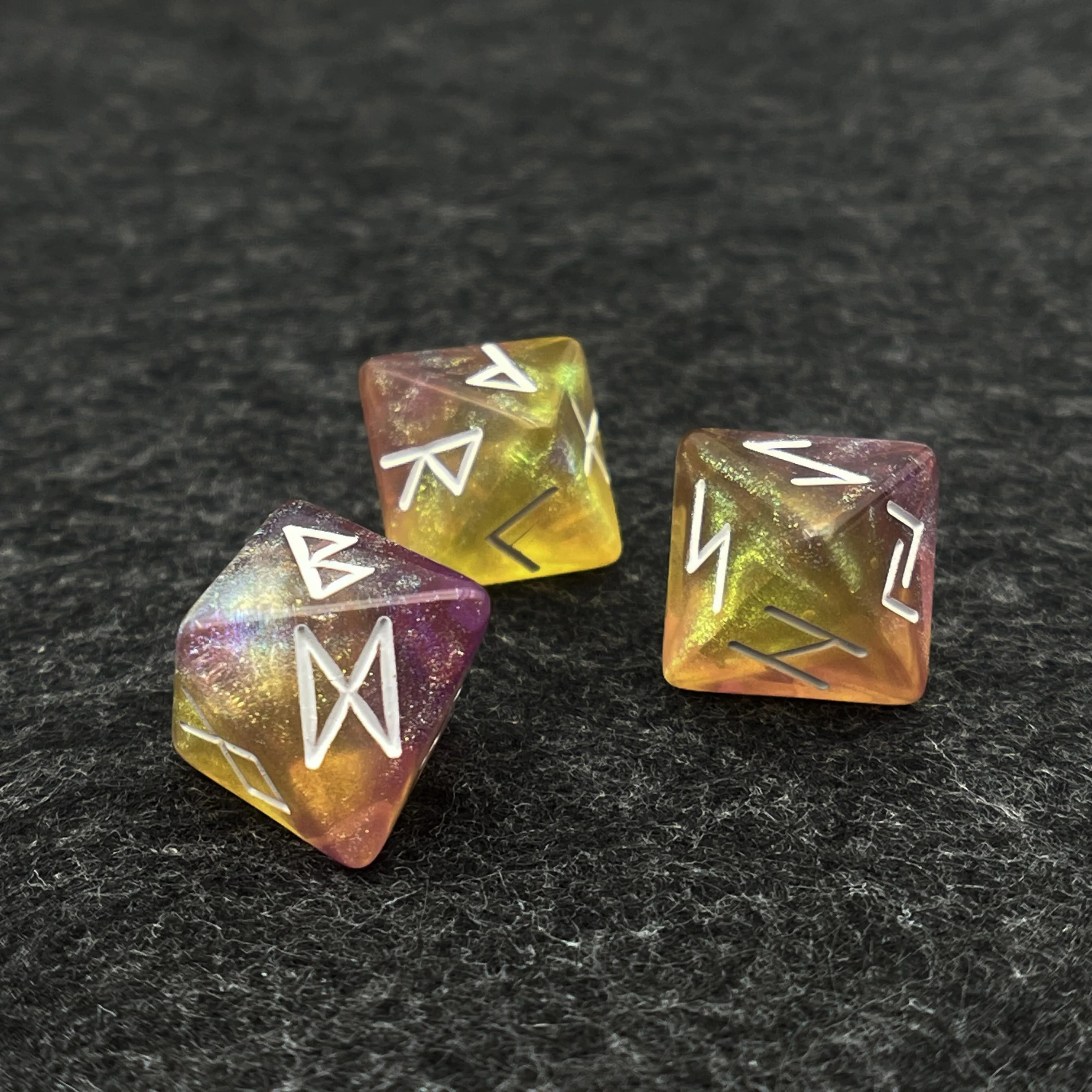 Acrylic 3Pcs/Set 8-Side D8 Rune Dice Double Color Dazzling Constellation Mysterious Erudite Luck Dice for Party Board Game GIft