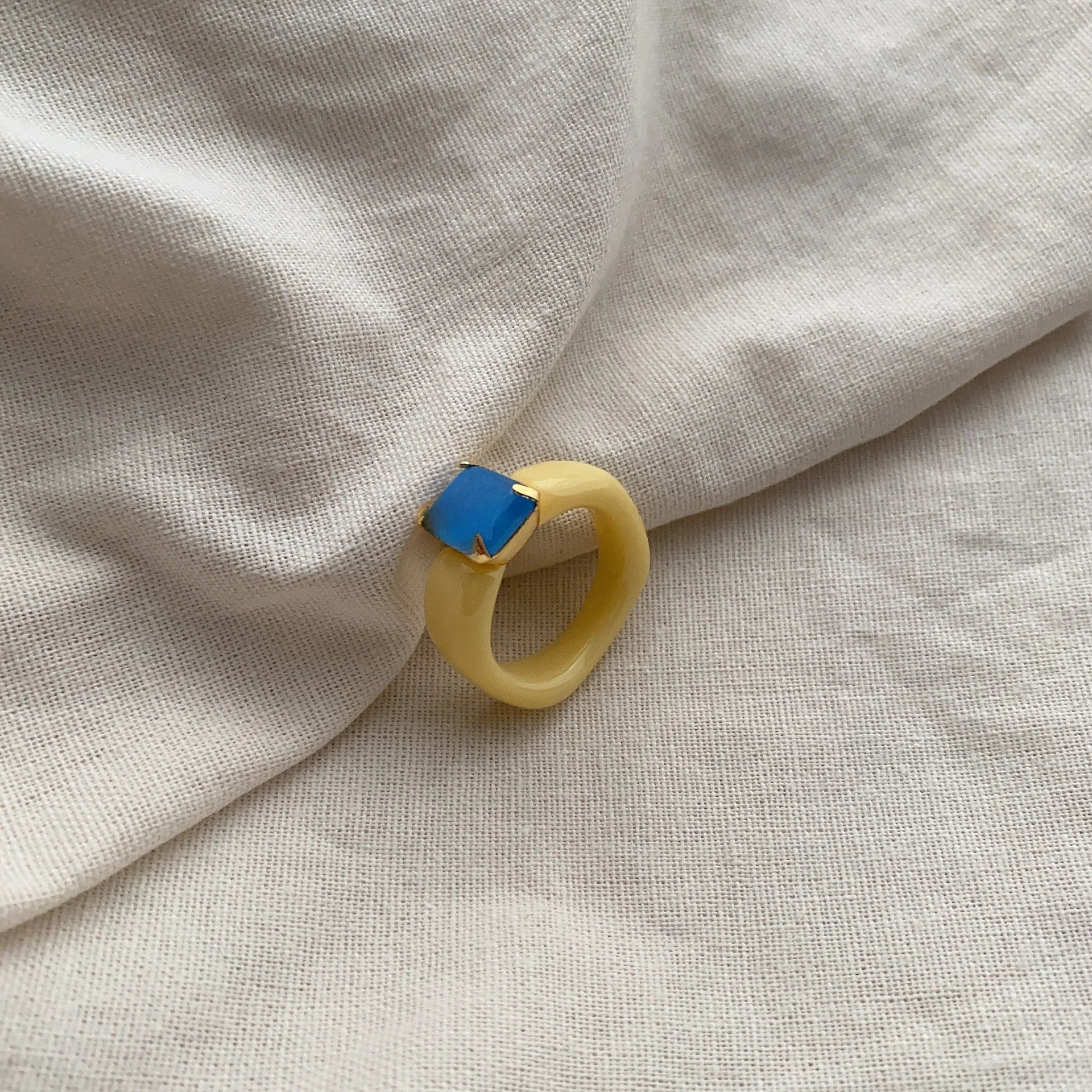 

Resin Diamond Embedded Ring Yellow Blue Water Diamond Resin Faionable Versatile Not Piy about Hand Size Classic ...