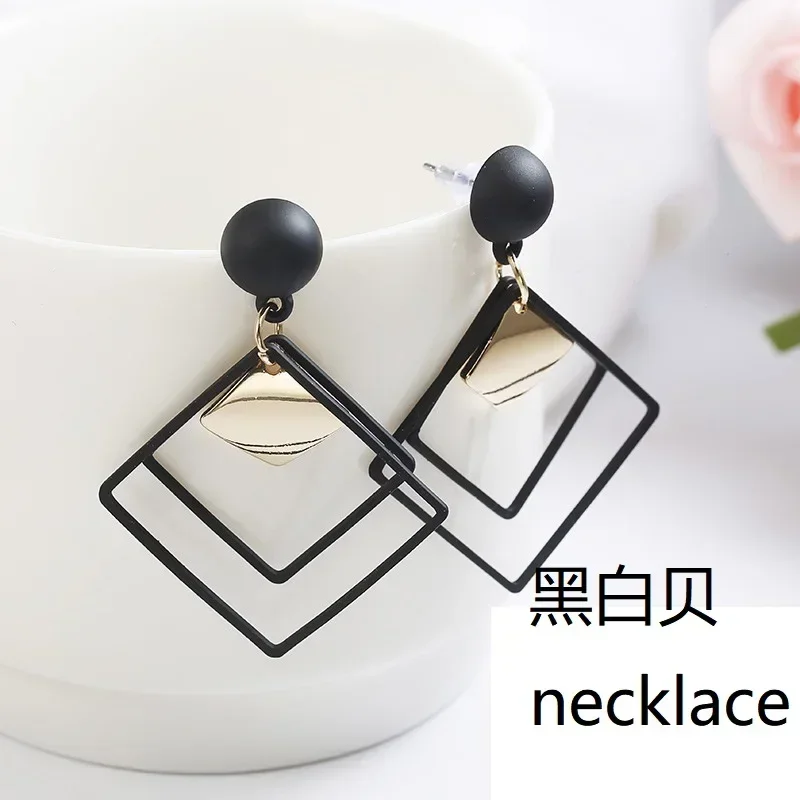 BG hei bai bei necklace mx 2025 TAXX