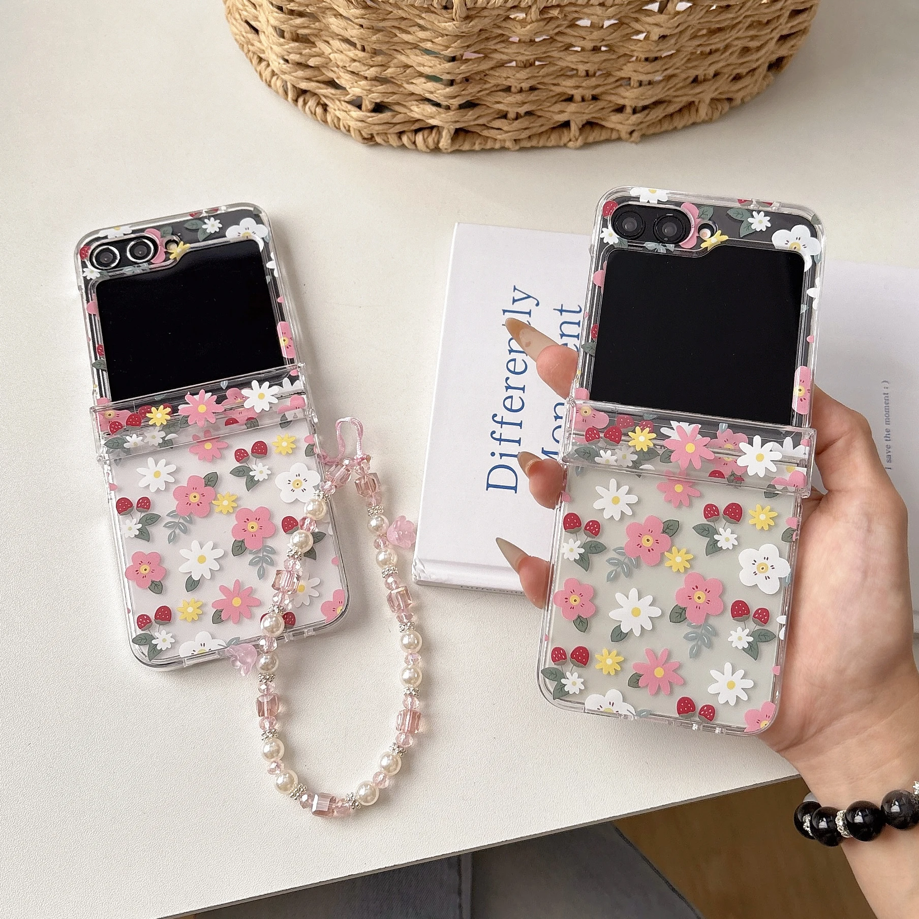 

Back Cover For Samsung Galaxy Z Flip 6 5 4 3 Case Strawberry Flower with Bracelet Chain Hard Pc Shockproof Phone Case