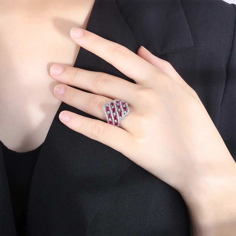 

Gold-plated copper ring with full diamond inlay, geometric polygonal zircon ring, red and green gemstone fashion diamond ring, w
