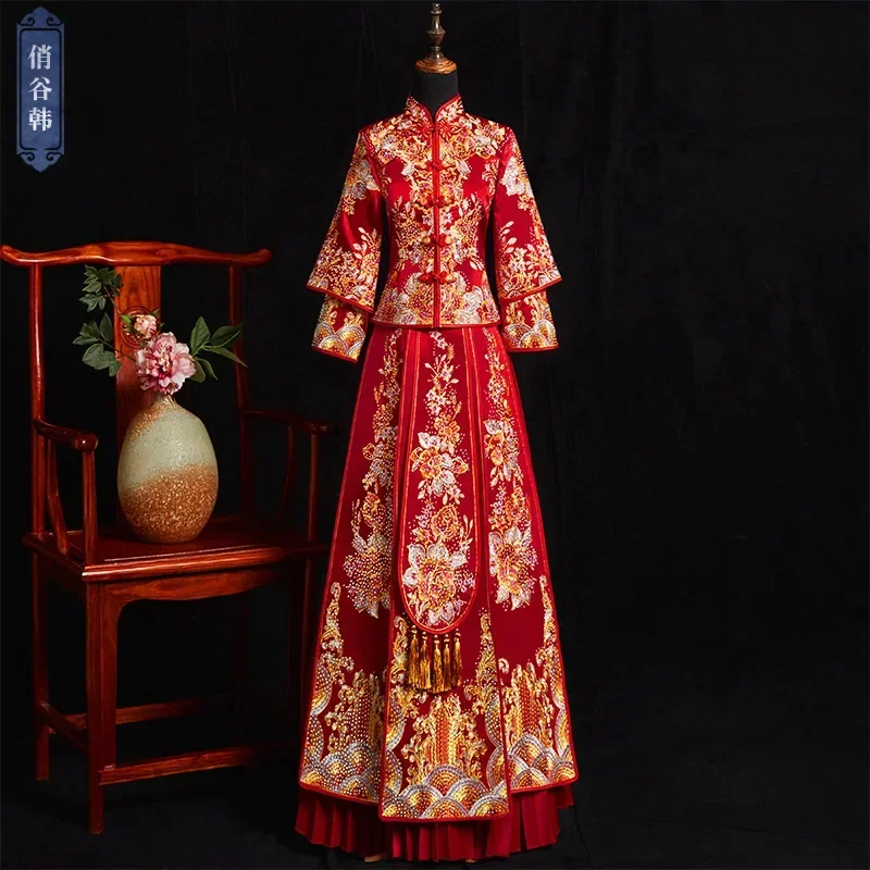 

Classic Satin Red Golden Embroidery Cheongsam Chinese Wedding Xiuhe Chinese Dress Bride Dragon and Phoenix Gown Toast Dresses