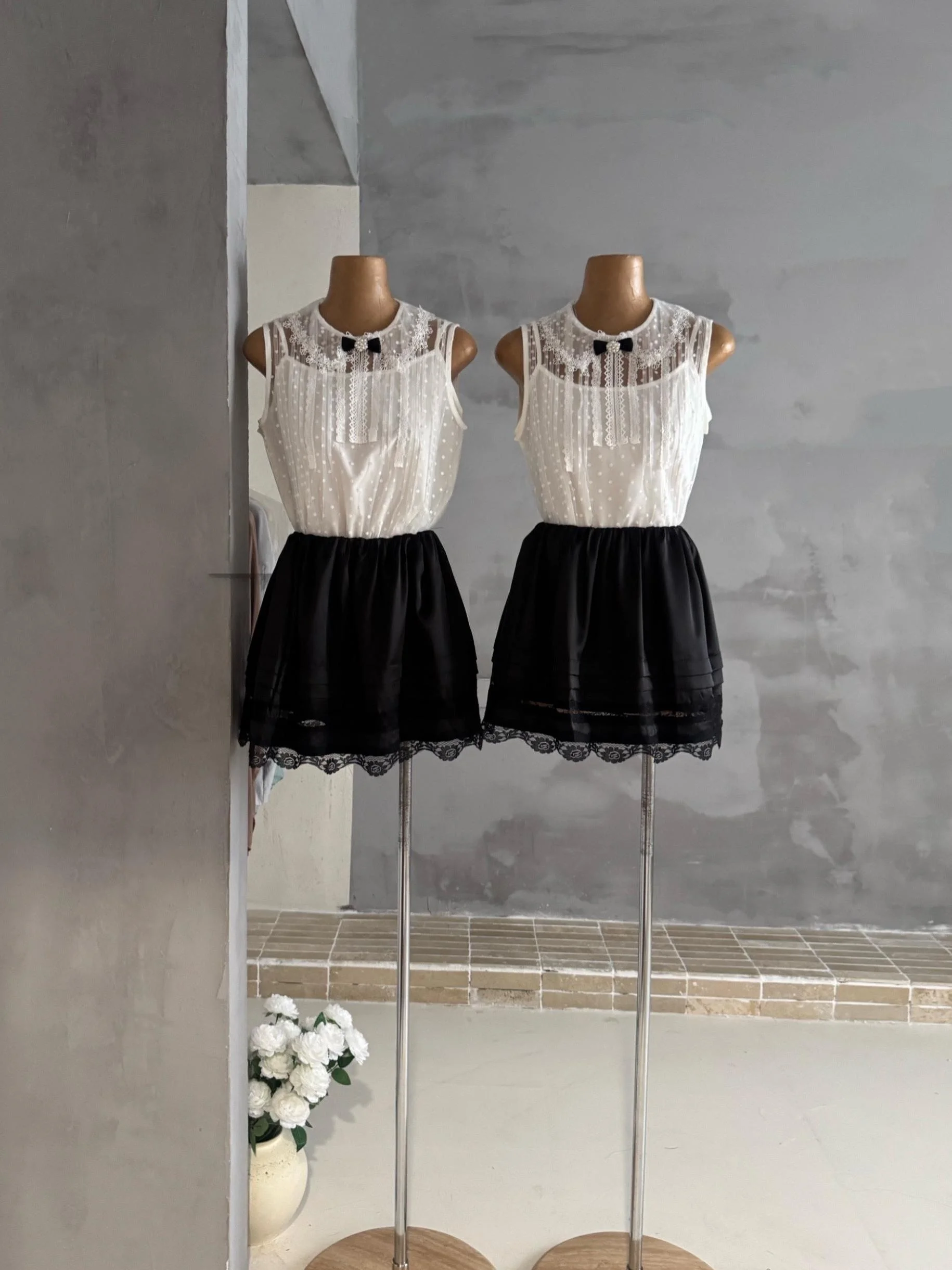 

Elegant Doll Collar Sleeveless Heavy Work Lace Top Half Skirt Set Women's Fashion Summer Outfit round Dot Pattern Shirt Style