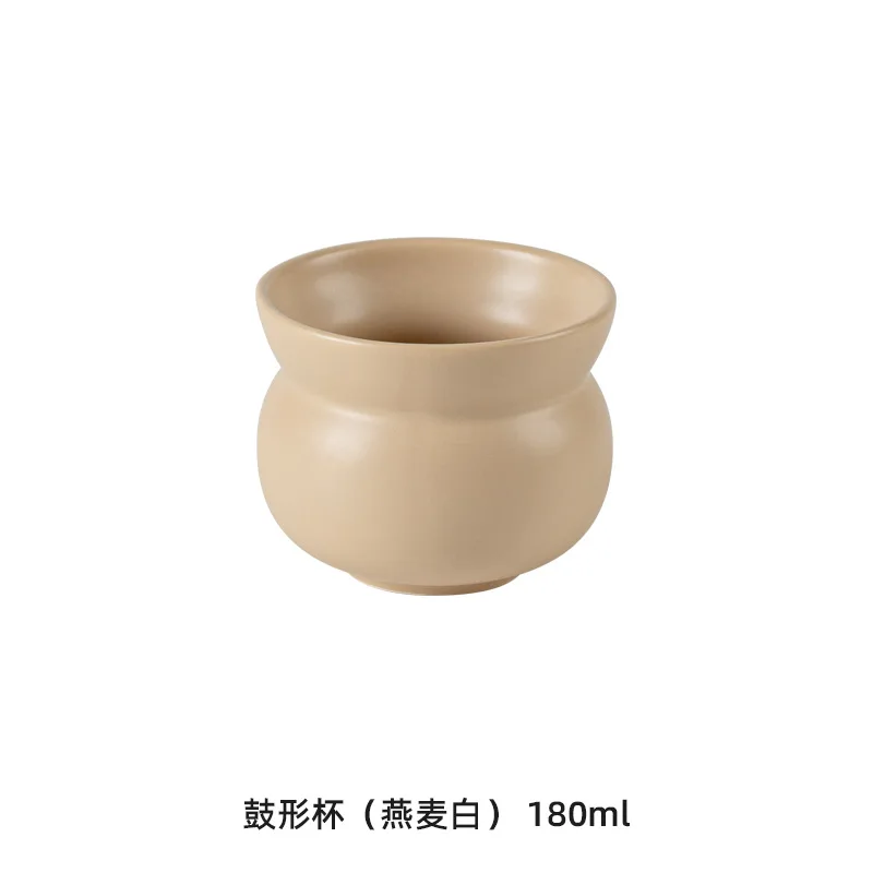 밝은 노란색