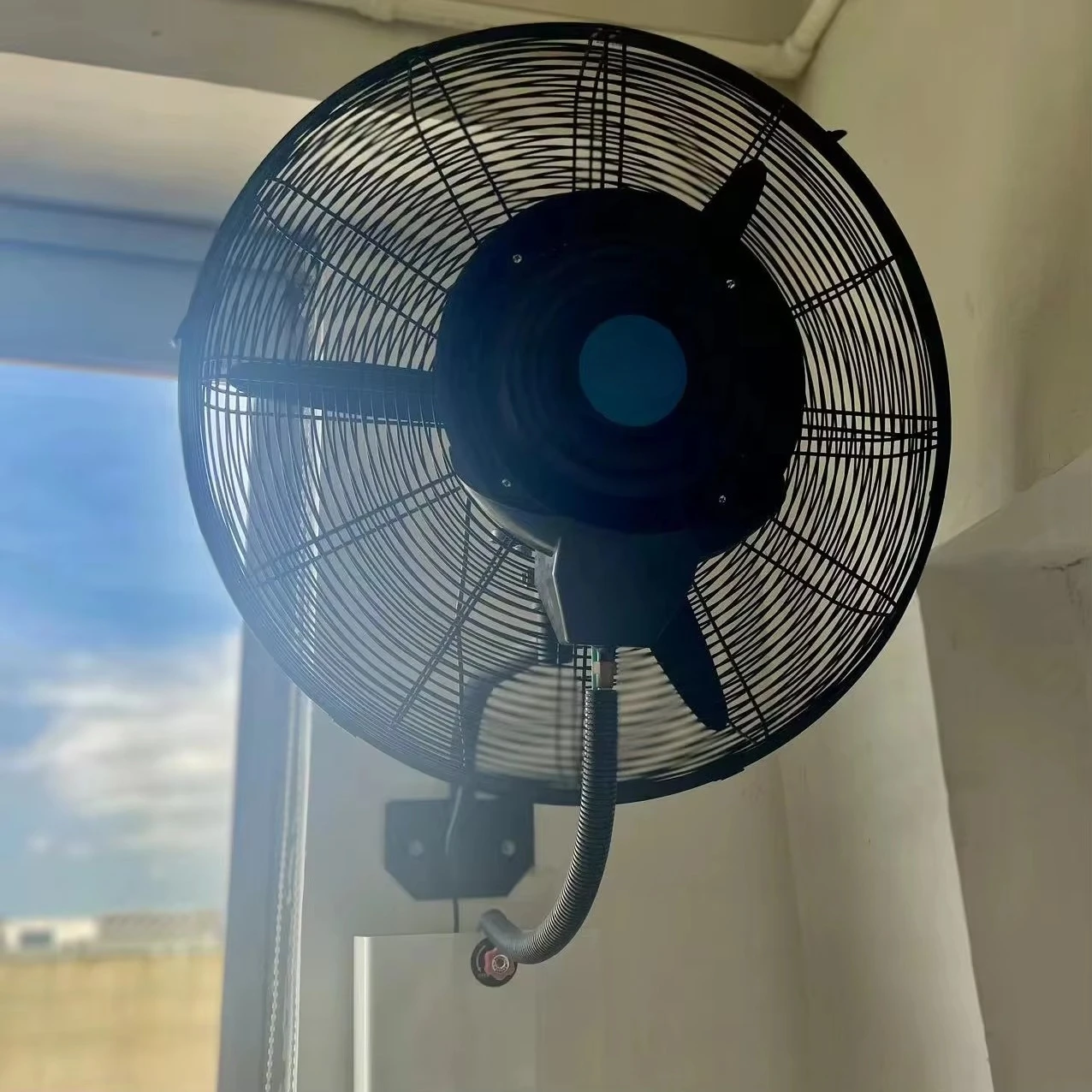 Wall-Mounted Ceiling/Floor/Pedestal-Installed Electric Battery-Powered for Hotels Industrial Outdoor Mist Fan 16L Water Tank