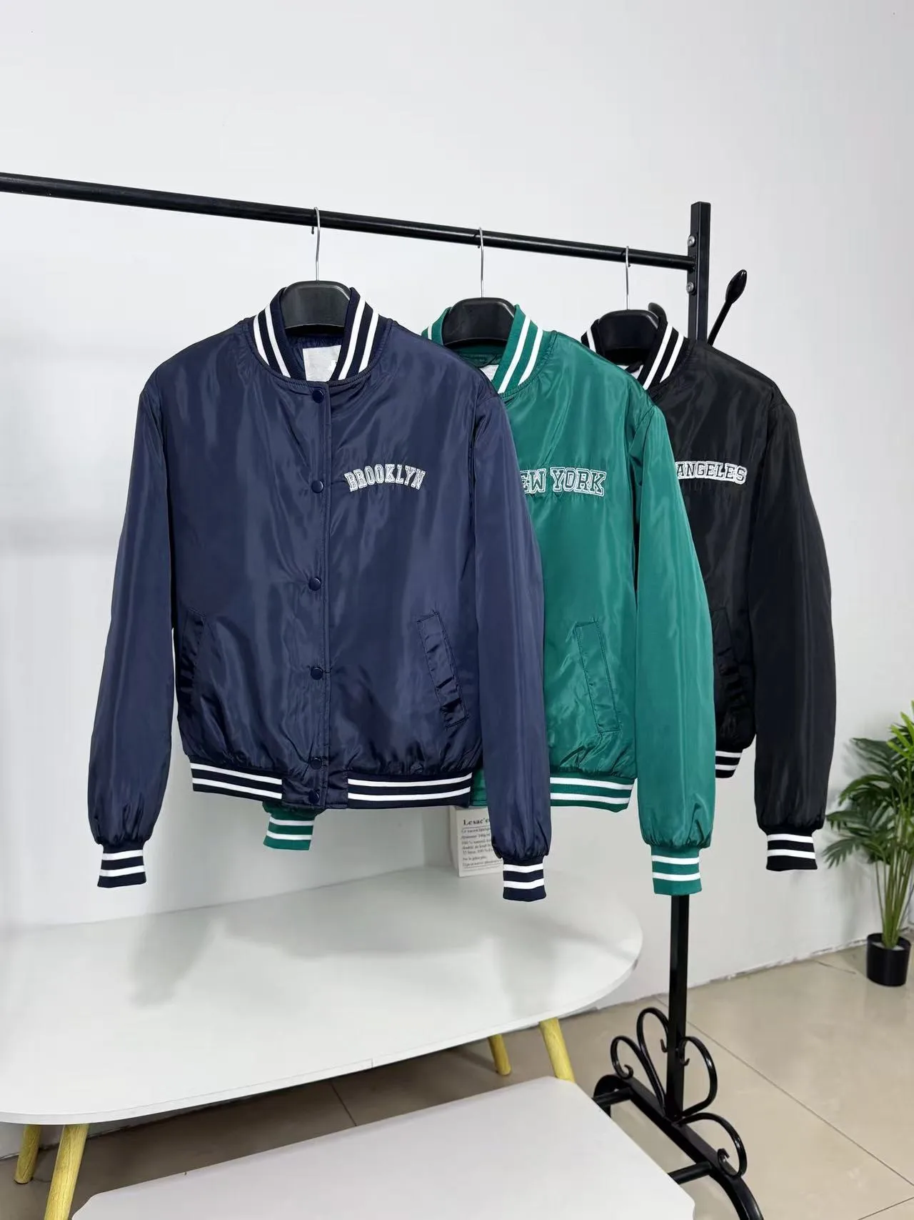 

Модный бейсбольный джет с вышивкой букв и хлопковой подкладкой, женская осенне-зимняя верхняя одежда, повседневная универсальная студенческая одежда