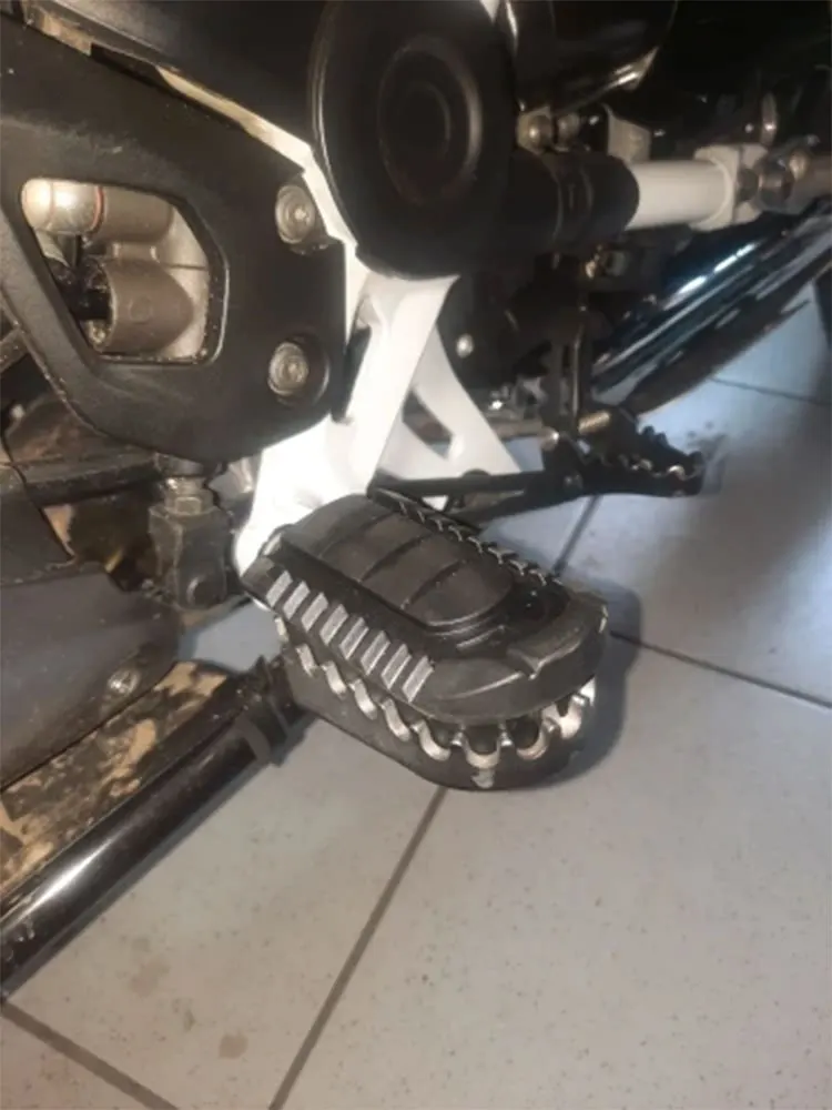 For BMW R1250GS ADV R 1250 GSA F650GS F700G Foot Rests Pedals Footrest Rubber For Benelli TRK502 BJ500GS-A TRK 502 502X 251
