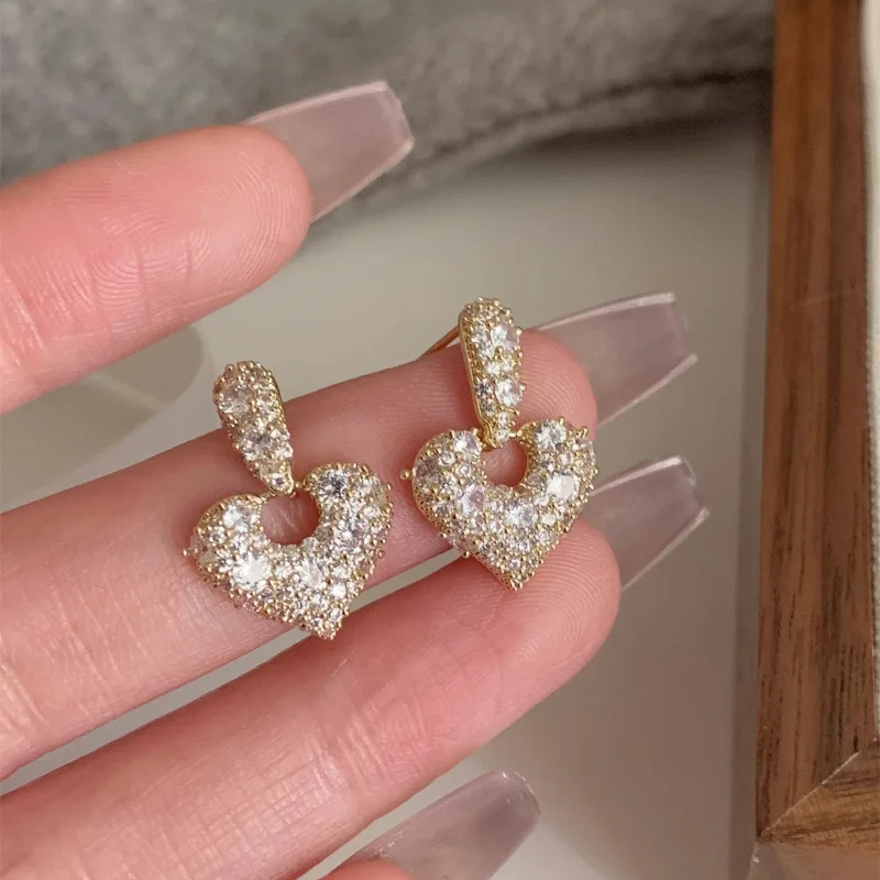 2024 Fashion New Style Versatile Korean Edition Earring Design Super Sparkling Full Diamond Hollow Heart Earrings For Women's