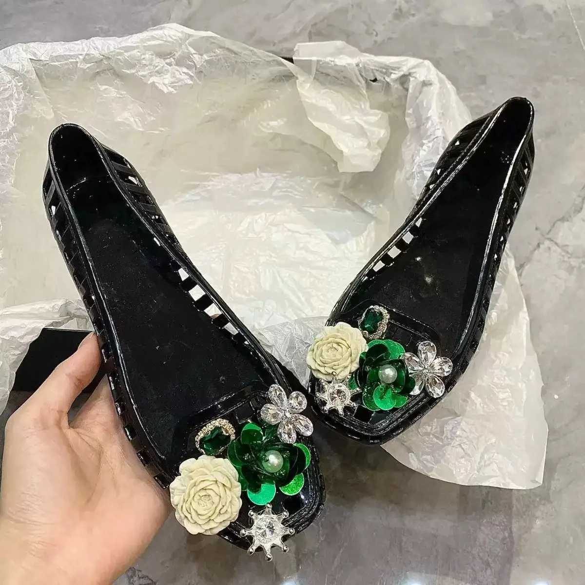 Luxury Big Rhinestone Flower Sequins Jelly Shoes Woman Summer Korean Crystal Transparent Clogs Women's Hollowed Out Flat Sandals view 2