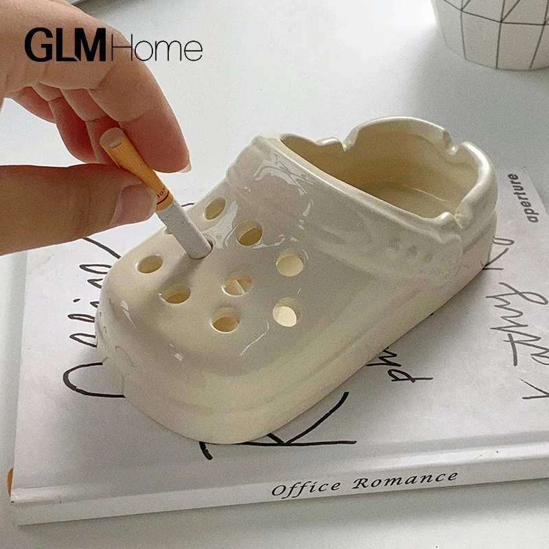 High aesthetic ceramic ashtray, personalized perforated shoes, office, home, living room, anti fly ash, cute