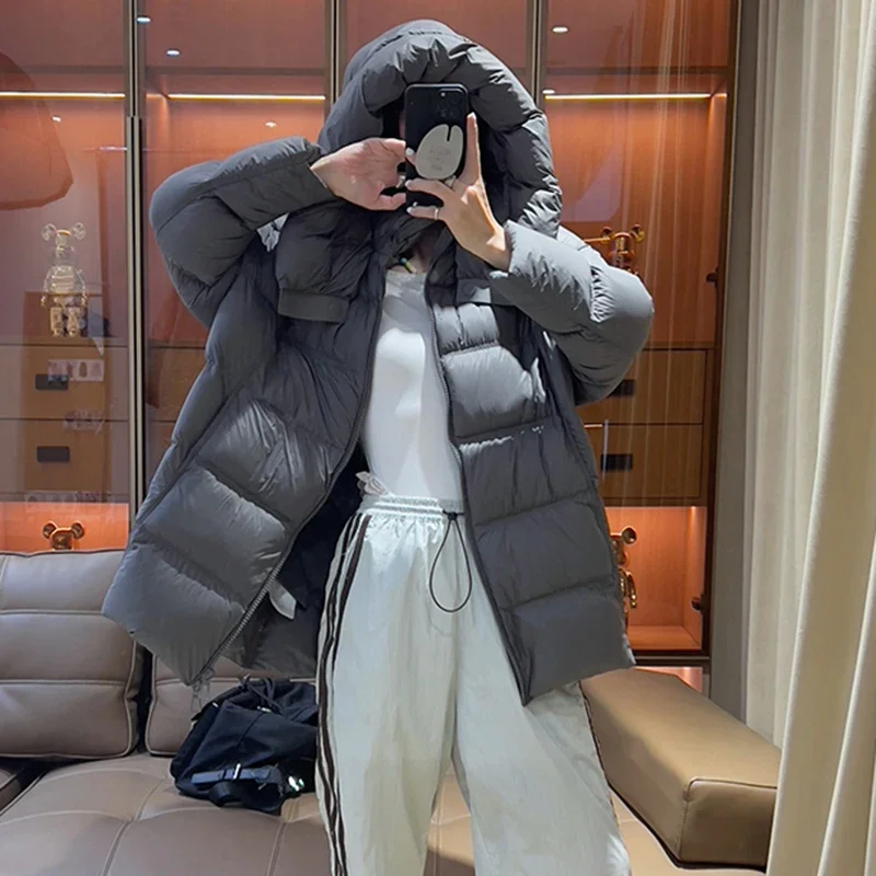 Piumino da donna in piuma d'oca bianca 2025 Inverno Nuovo piumino da donna allentato con cappuccio caldo a forma di bozzolo in crema nuvola H712