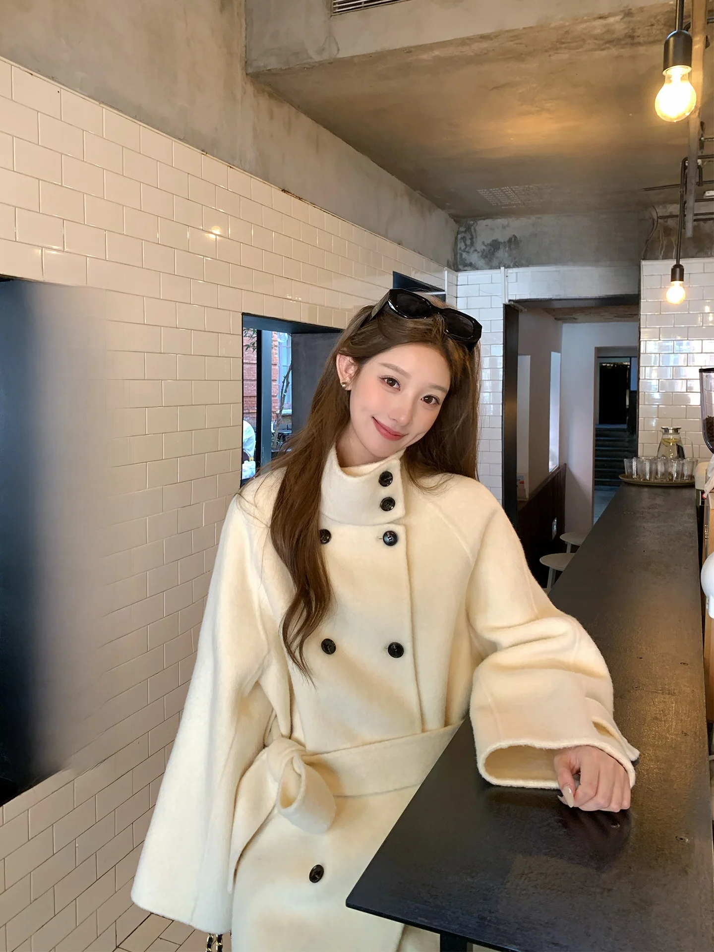 

LIONE Berlin S Двубортное шерстяное пальто со вставкой и поясом из высококачественного материала Длинная верхняя одежда с капюшоном све