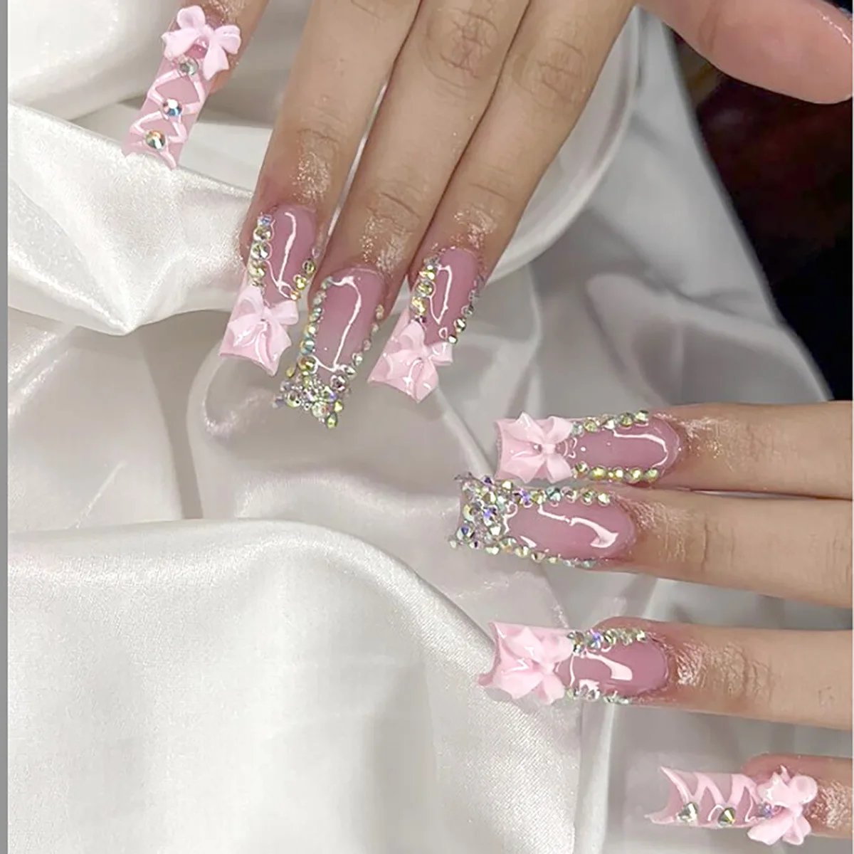 24Pcs Flower French Fake Nail Sets with Butterfly Diamond Wearable Press on Nails False Purple Bow Ribbon Pattern Decor Manicure view 4