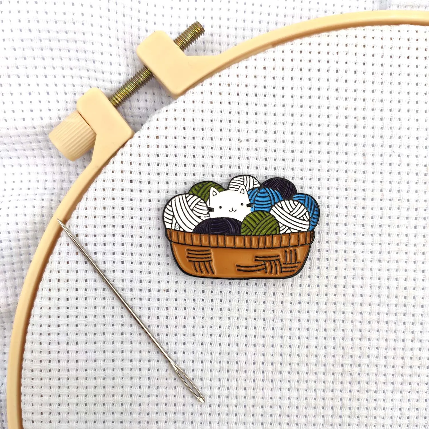 Needle Minders Magnetic for Cross Stitch Cute Cat Yarn Balls Sewing Needle Magnet Keeper Finder Embroidery Needle Nanny Holder