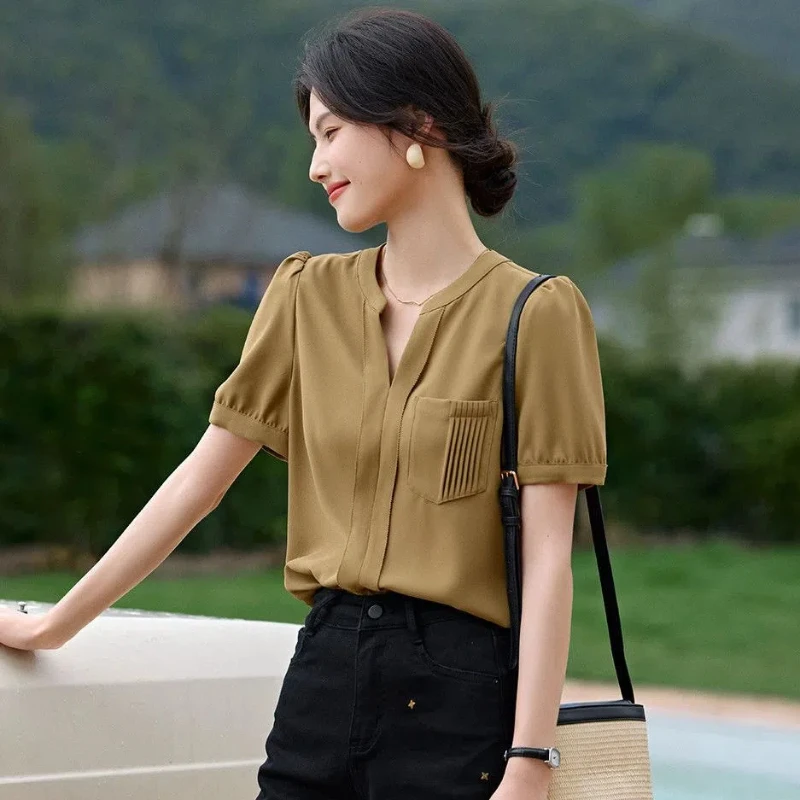 

Women's Short-sleeved Fashionable Shirt French Chic Feminine Small Fragrance V-neck Top