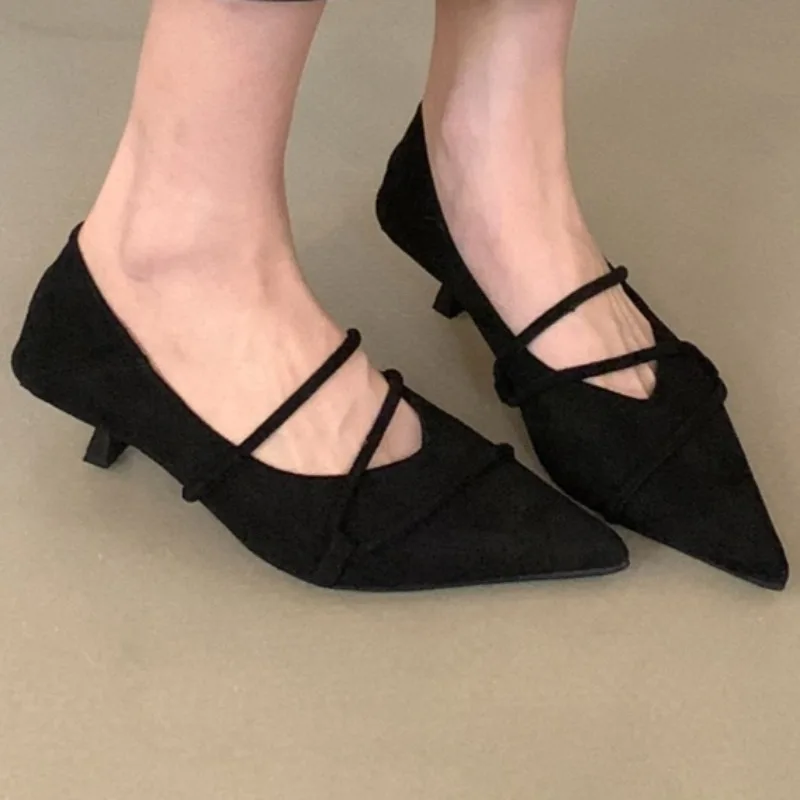 

Французские туфли на высоком каблуке, новинка 2024, весенняя уличная одежда, темперамент, с острым носком, нишевый дизайн, замшевые туфли с неглубоким носком, одинарные туфли большого размера