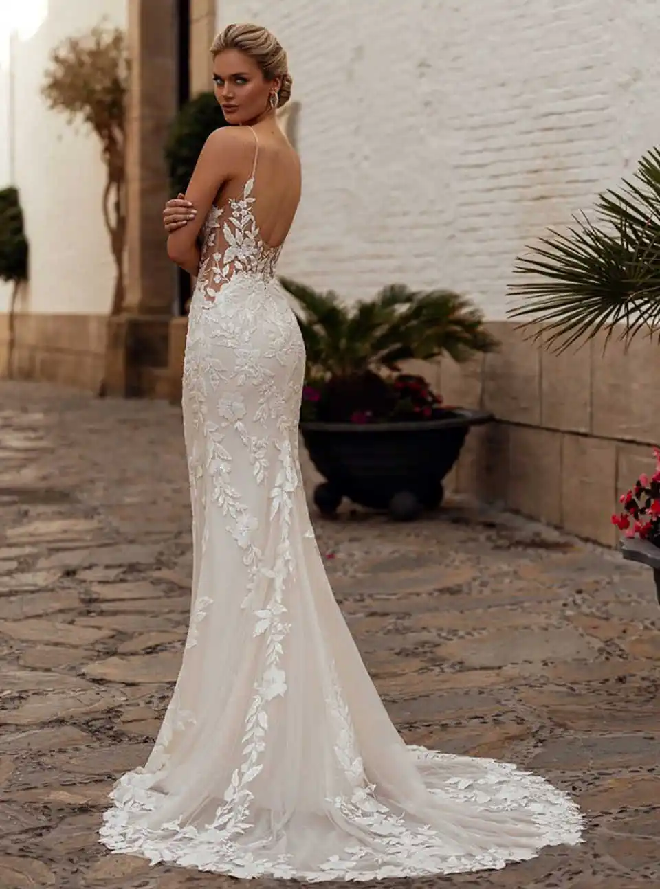أنيقة اغراق العنق حورية البحر فساتين الزفاف مع السباغيتي حزام حساسة وشاح يزين زي العرائس سويب تراين عارية الذراعين