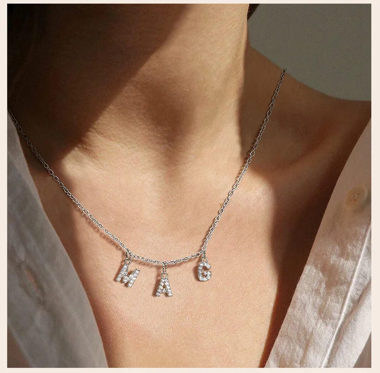 Personalisierter Name mit Initialen-Halskette für Frauen und Mutter, Charms Pave-Buchstaben-Anhänger, Edelstahl-Kettenglied verstellbar – Detail 5