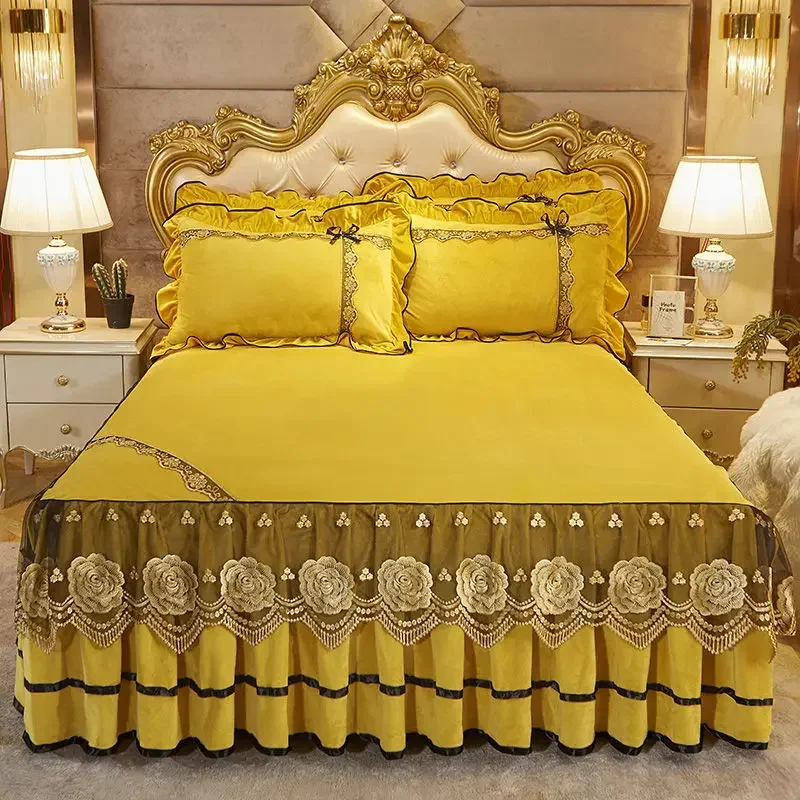 Luxury Bed Spread Fashion Bed Skirts Queen King Size Home Decoration Crystal Embroidery Velvet Bed Cover with Pillowcases