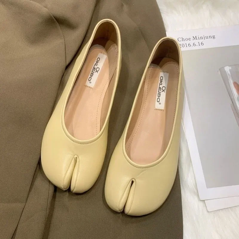 Nowe damskie buty Tabi modne czółenka wsuwane buty w stylu casual miękkie skórzane podeszwy mieszkania wygodne buty z rozcięciem na palcach Lady