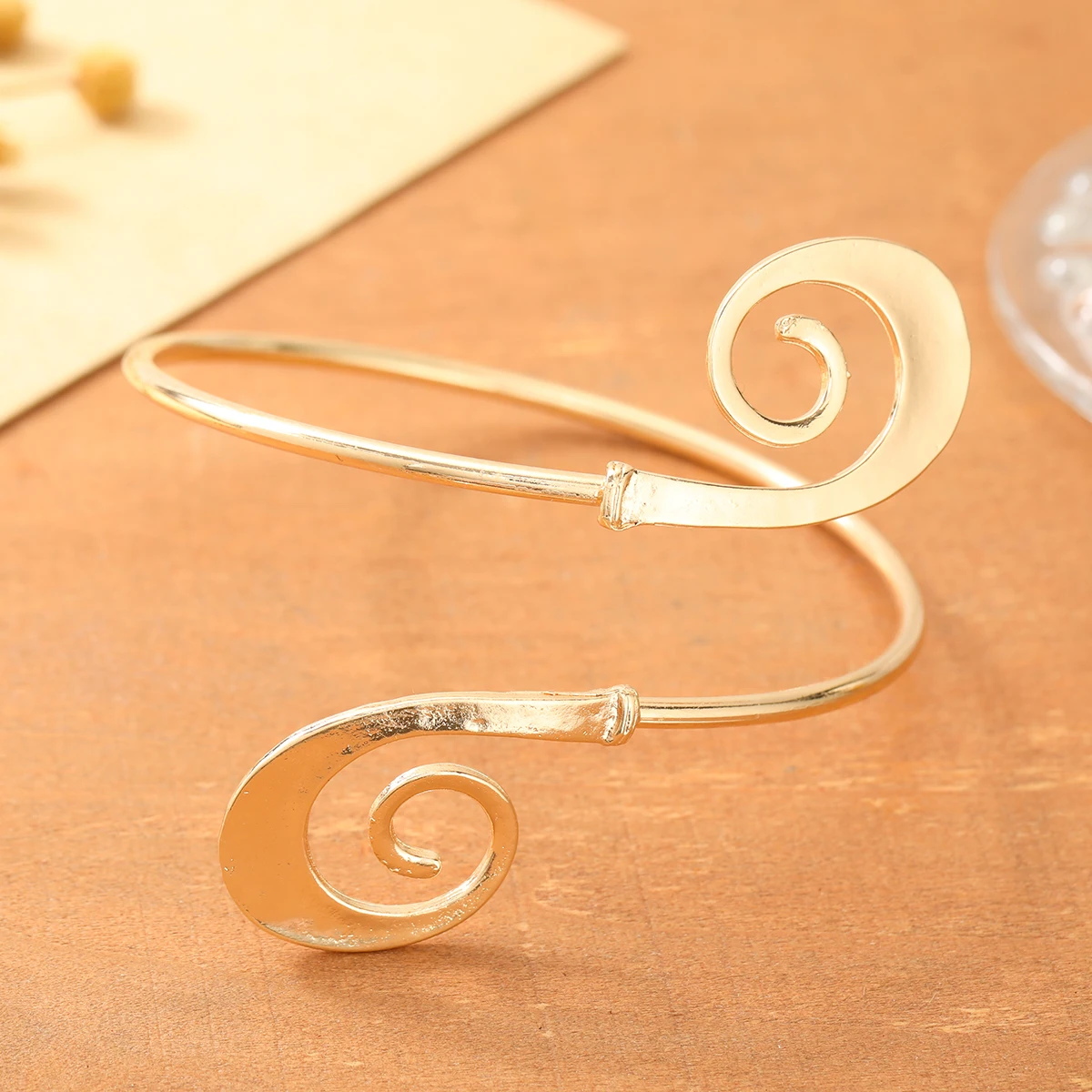 Bohemian-Style Spiral-Opening Arm Ring for Women's Jewelry Bracelet Is Suitable for Resort Party Outfits.