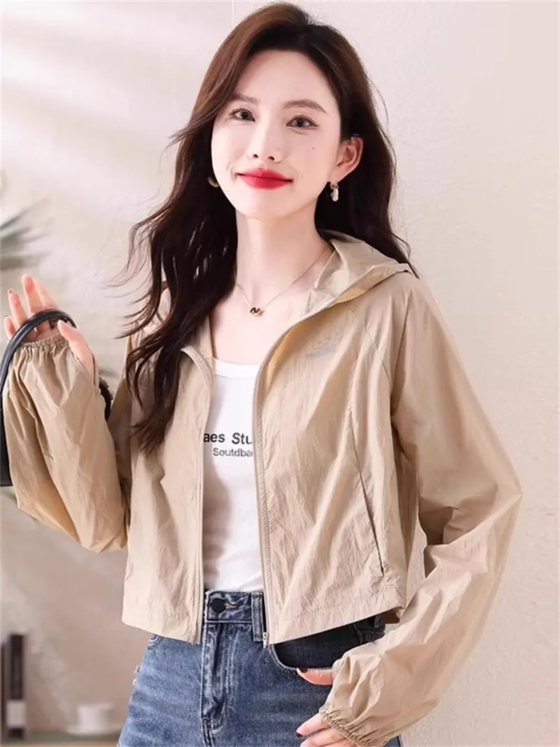 

2025 Summer Women's Ice Silk UPF 50+ Sunscreen Jacket - Lightweight Breathable UV Protective Hooded Coat Beach Cover-Up G529