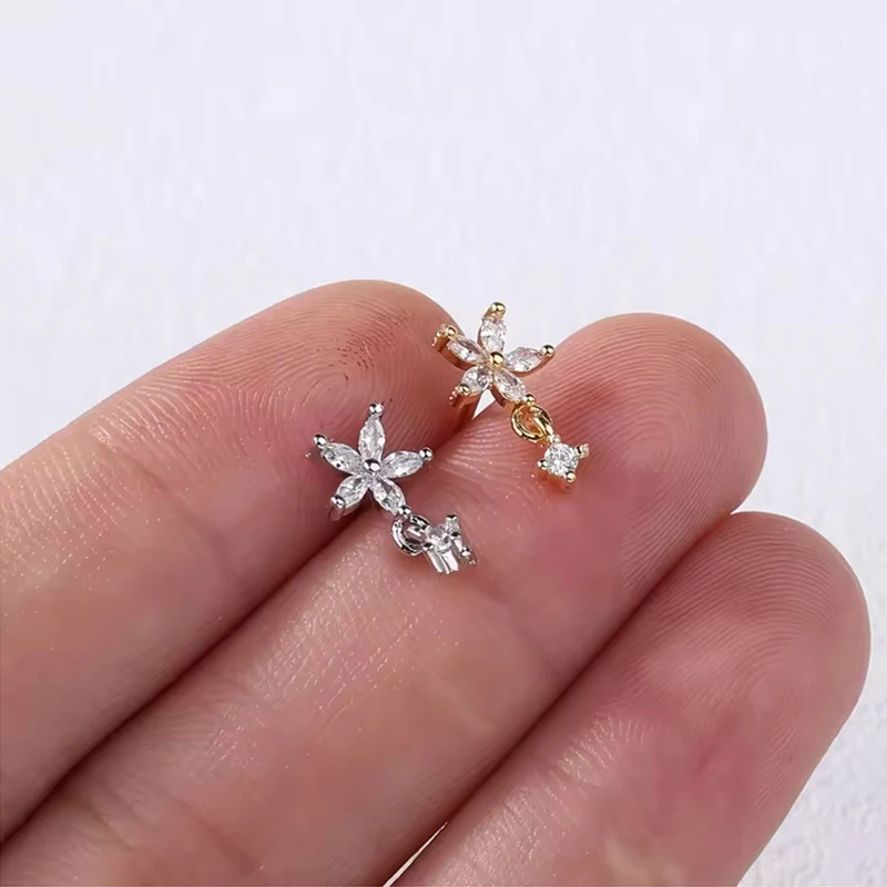 1 L-förmiger Nasenring mit fünfblütigem Blumenanhänger | Edelstahl, hypoallergen, Goldstahl, Y2k-Stil – Detail 4