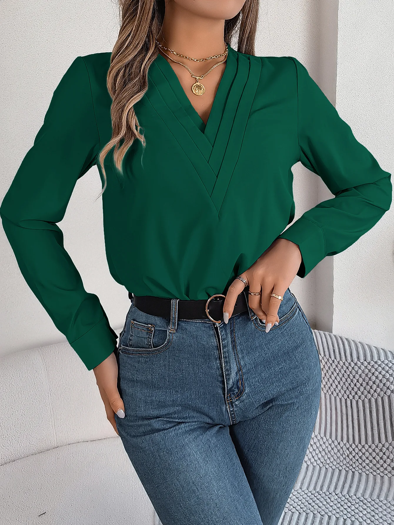 

Women's Lightweight Top Loose Casual Daily Solid Color Autumn And Winter V-neck Layered Long Sleeved Pullover Shirt