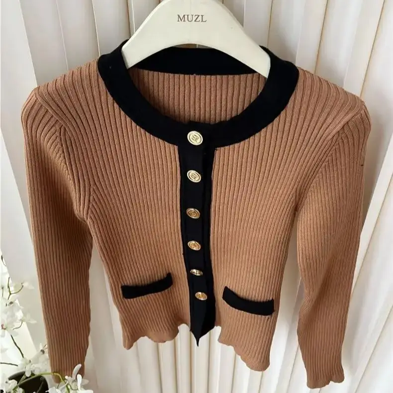 Gold buckle contrasting color slim fit pit strip bottoming shirt basic round neck slim fit inner knitted cardigan