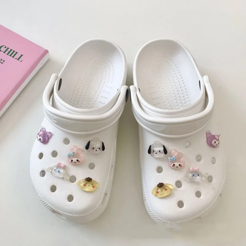 MINISO Sanrio Schuh Charms Set Frauen Kuromi Cinamonroll Erdbeere Bär Schuh Zubehör Dekoration Jungen Mädchen Schnallen Ornamente