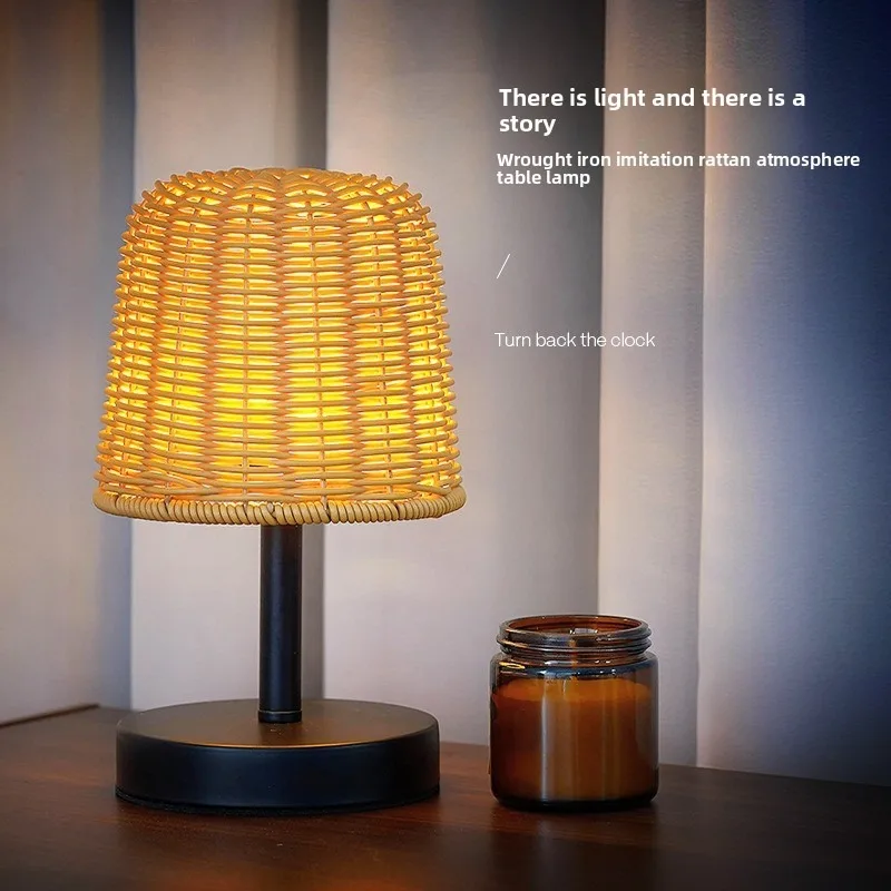 Lampada da scrivania Wabi-sabi letteraria retrò, lampada da letto Tatami per camera da letto, atmosfera retrò avanzata di tessitura in rattan, creatività della lampada americana