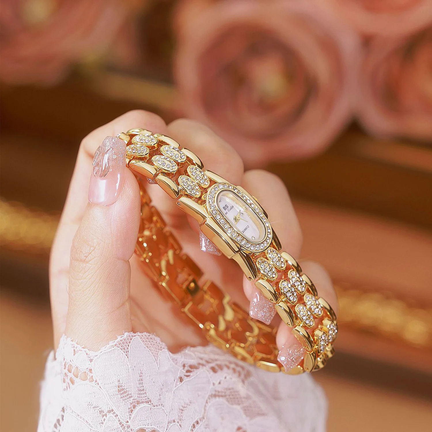 ساعات ذهبية بيضاوية فاخرة للنساء سوار ألماس من حجر الراين مقاوم للماء فستان أنيق للسيدات ساعة يد كوارتز عصرية