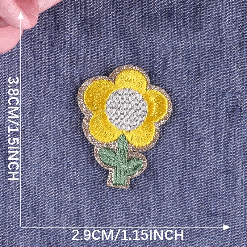 Toppe ricamate con fiori a farfalla in oro colorato alla moda per conto a mano di abbigliamento distintivi decorativi autoadesivi fai da te