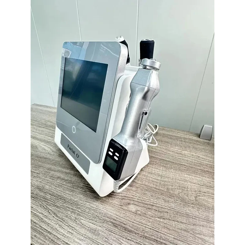 4-in-1 CO2 Small Bubble Oxygen Facial Machine with RF Wave Deep Cleansing Skin Rejuvenation And Tightening Facial Bubble M Devic