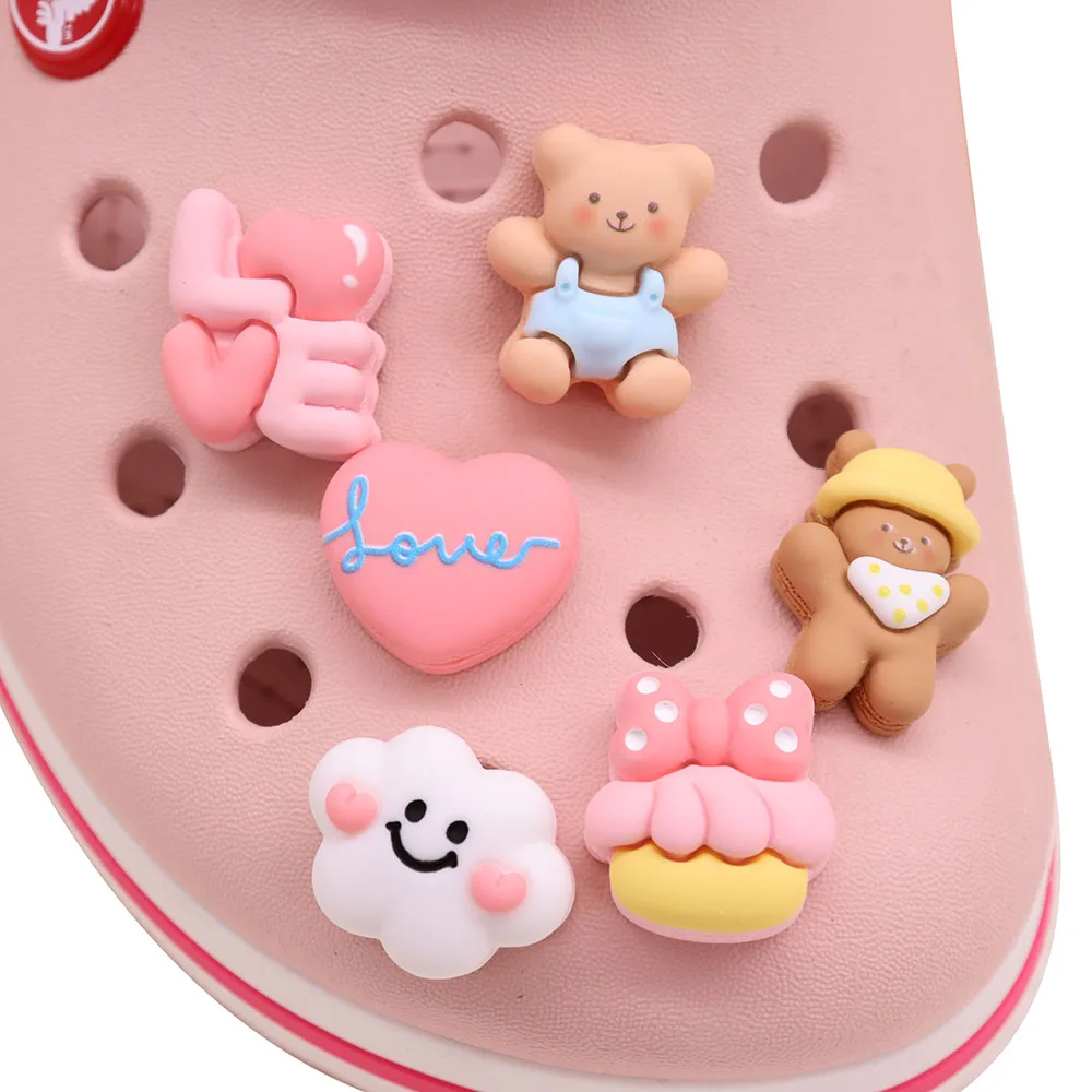 6pcs/set Cartoon Bear Heart Shape Resin Shoe Buckle Fit Wristbands DIY garden shoes Charms Decorations Kids Shoes Ornaments