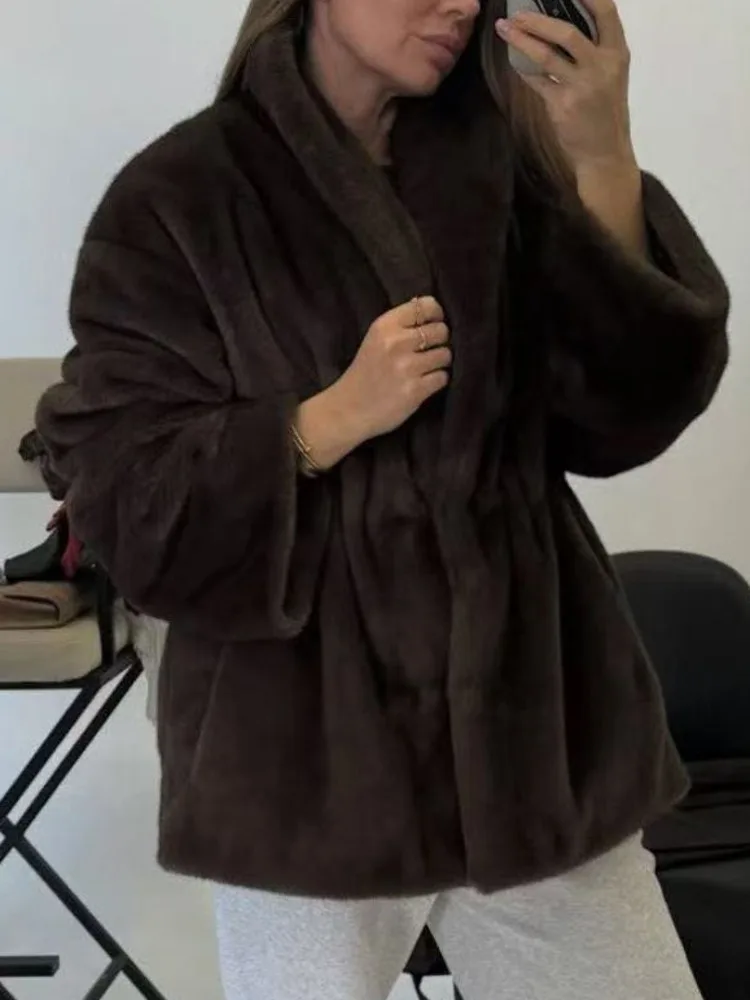 เสื้อโค้ทขนเฟอร์เทียมสไตล์เรียบง่ายสำหรับผู้หญิง DFDG คอลเลคชั่นฤดูใบไม้ร่วง-ฤดูหนาว ปี 2025 ปกตั้ง แจ็คเก็ตขนเทียมหนานุ่ม ดีไซน์เนอร์แบรนด์ดัง เสื้อคลุมกันหนาว