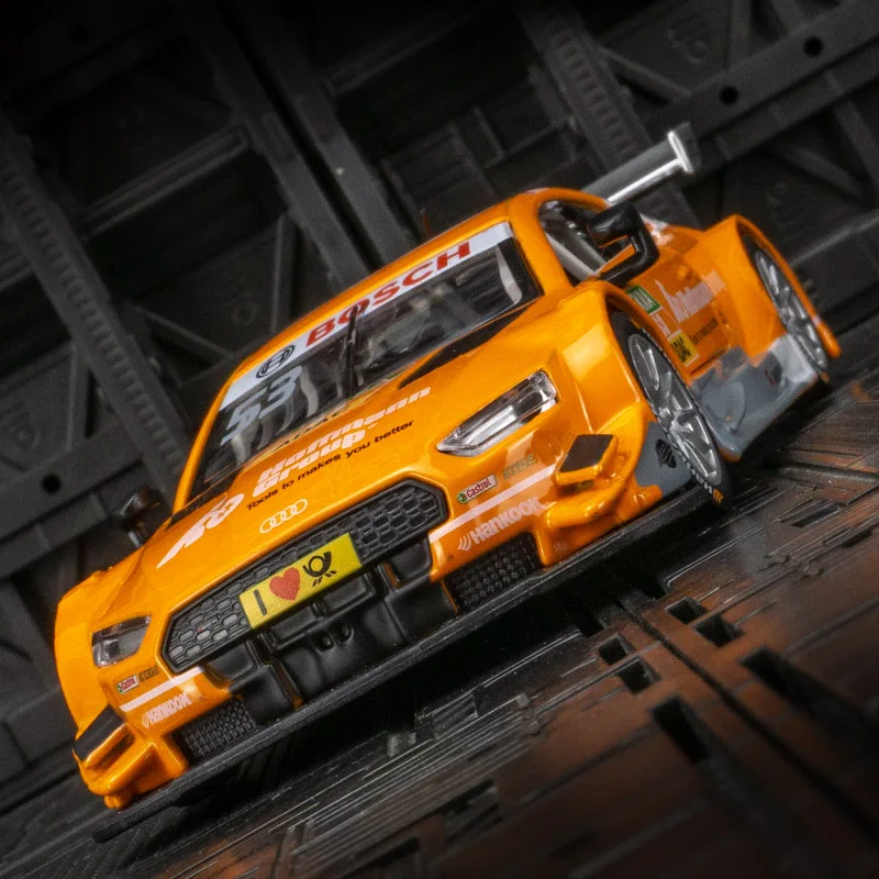 CCA 1:32 AUDI RS5 DTM coche de rally de aleación modelo tirar hacia atrás las puertas de coches de juguete acústico-óptico para niños se pueden abrir mano de obra fina