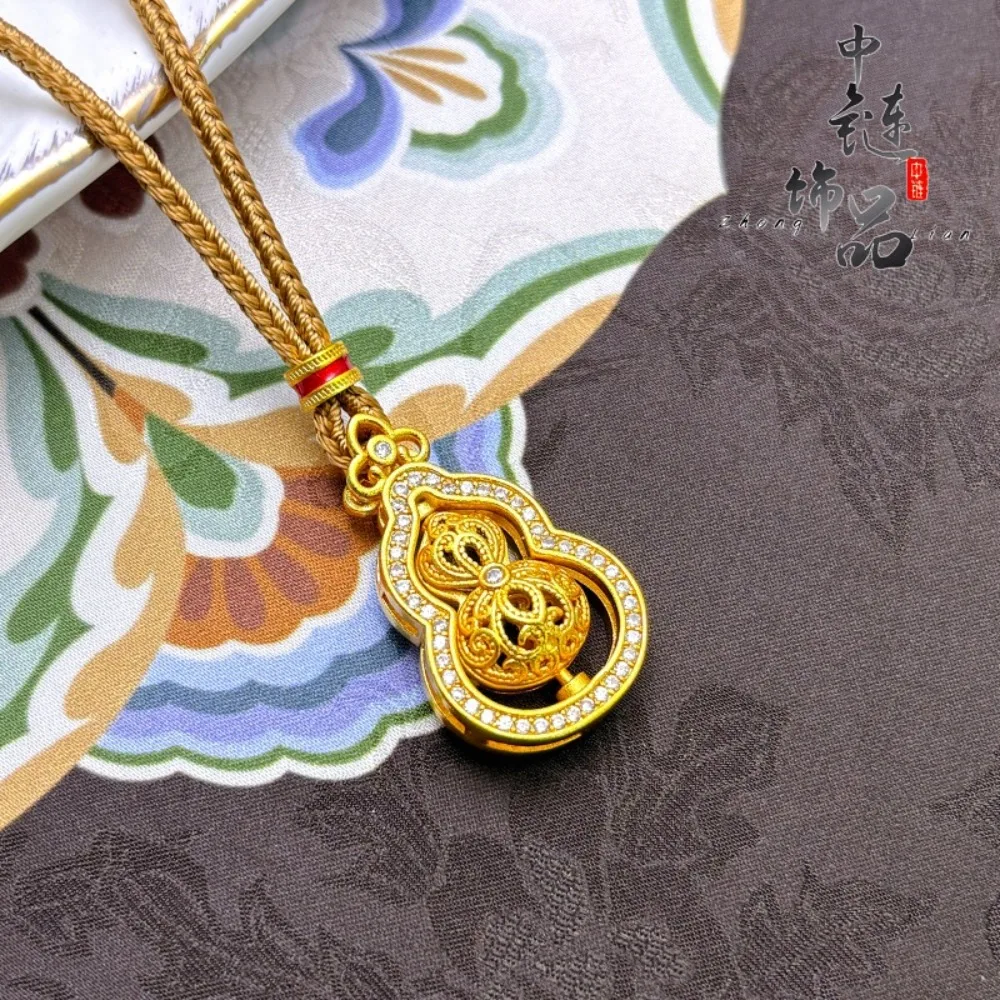 Diamond-studded hollow wire rotating snake-shaped pendant in traditional Chinese style with a touch of ethnic flavor9999gold