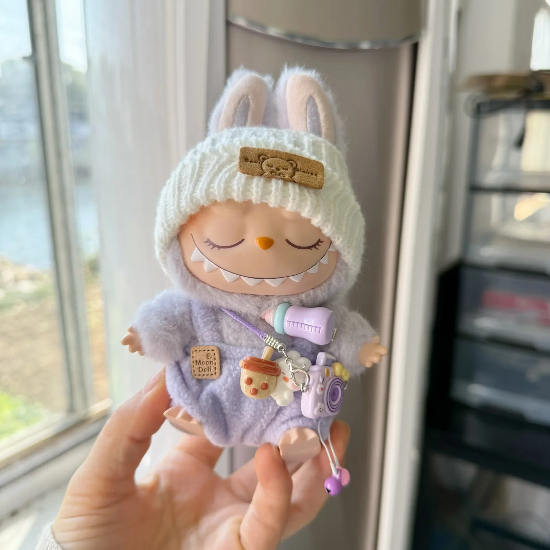 فقط الملابس أجيال واحدة أو اثنين من الملابس القماشية ماكارو زجاجة مريلة دعوى قلادة LABUBU قبعة الكاميرا الملحقات لطيف