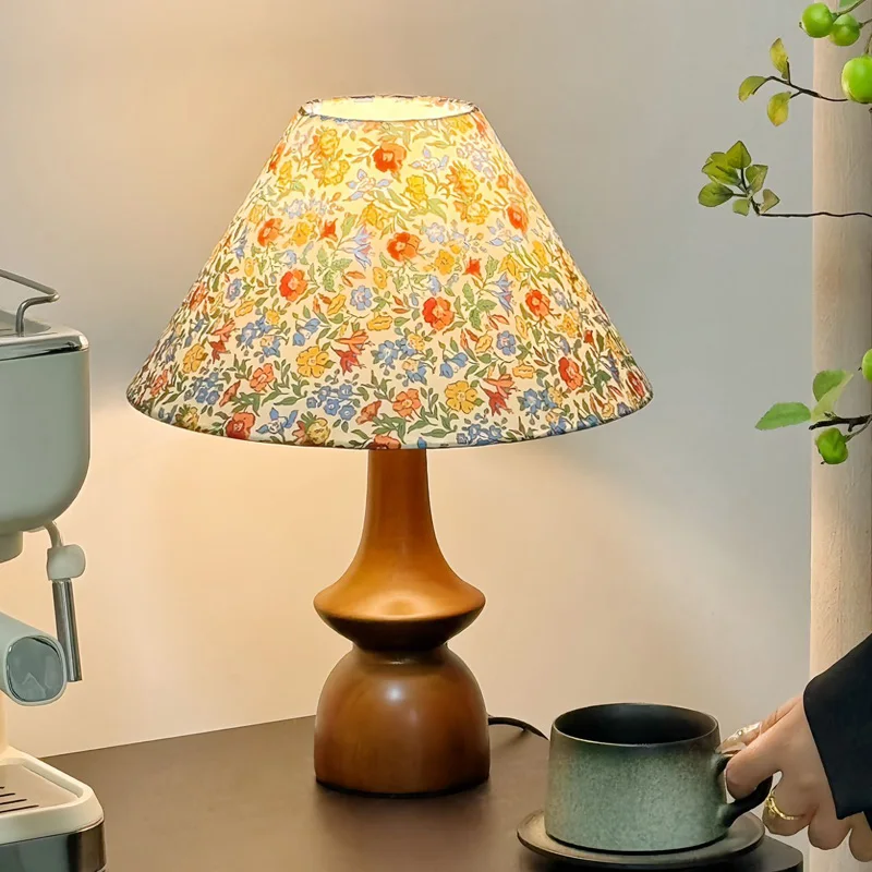 Medieval simple wabi-sabi wind table lamp American retro solid wood advanced sense new Chinese atmosphere lamp
