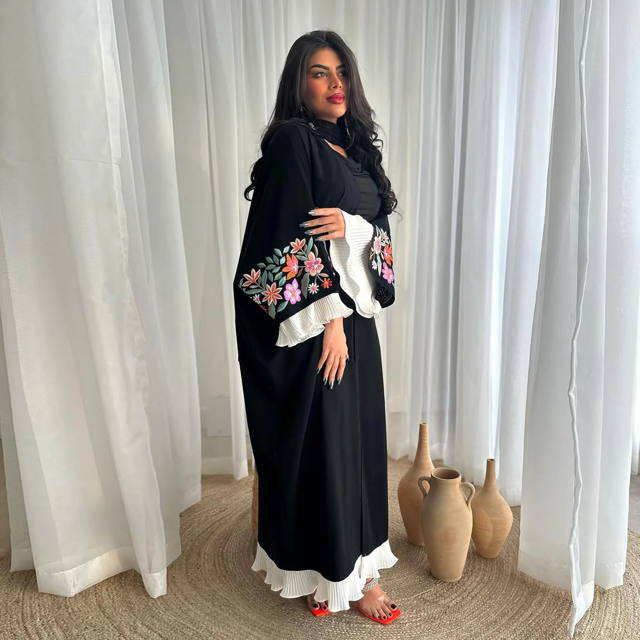 Nuovi arrivi Dubai Abaya abito nero caftano ricamo floreale pieghettato maniche lunghe maxi cardigan kimono per donna