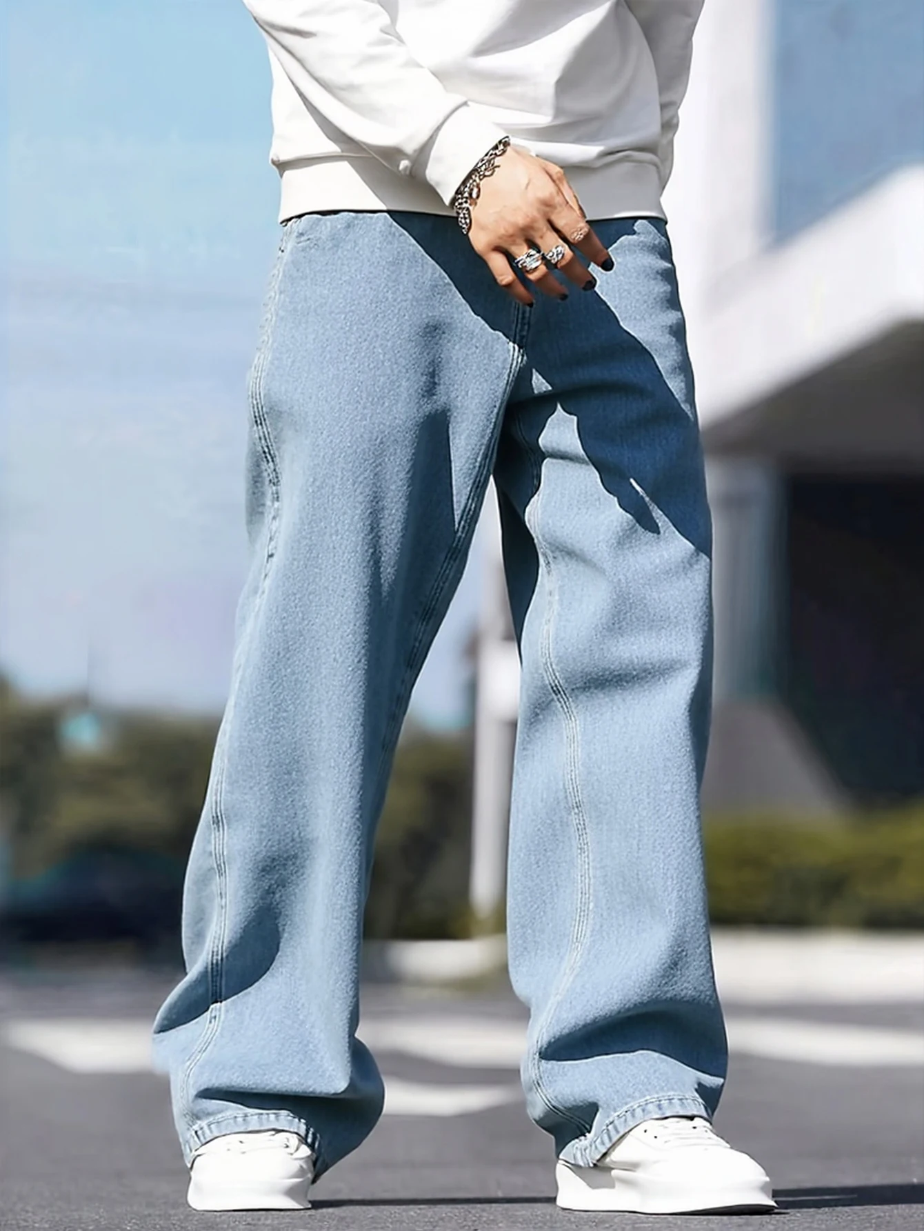 

Men's light blue wide-leg jeans, loose and relaxed, retro and trendy, easily creating a casual street style and everyday leisure