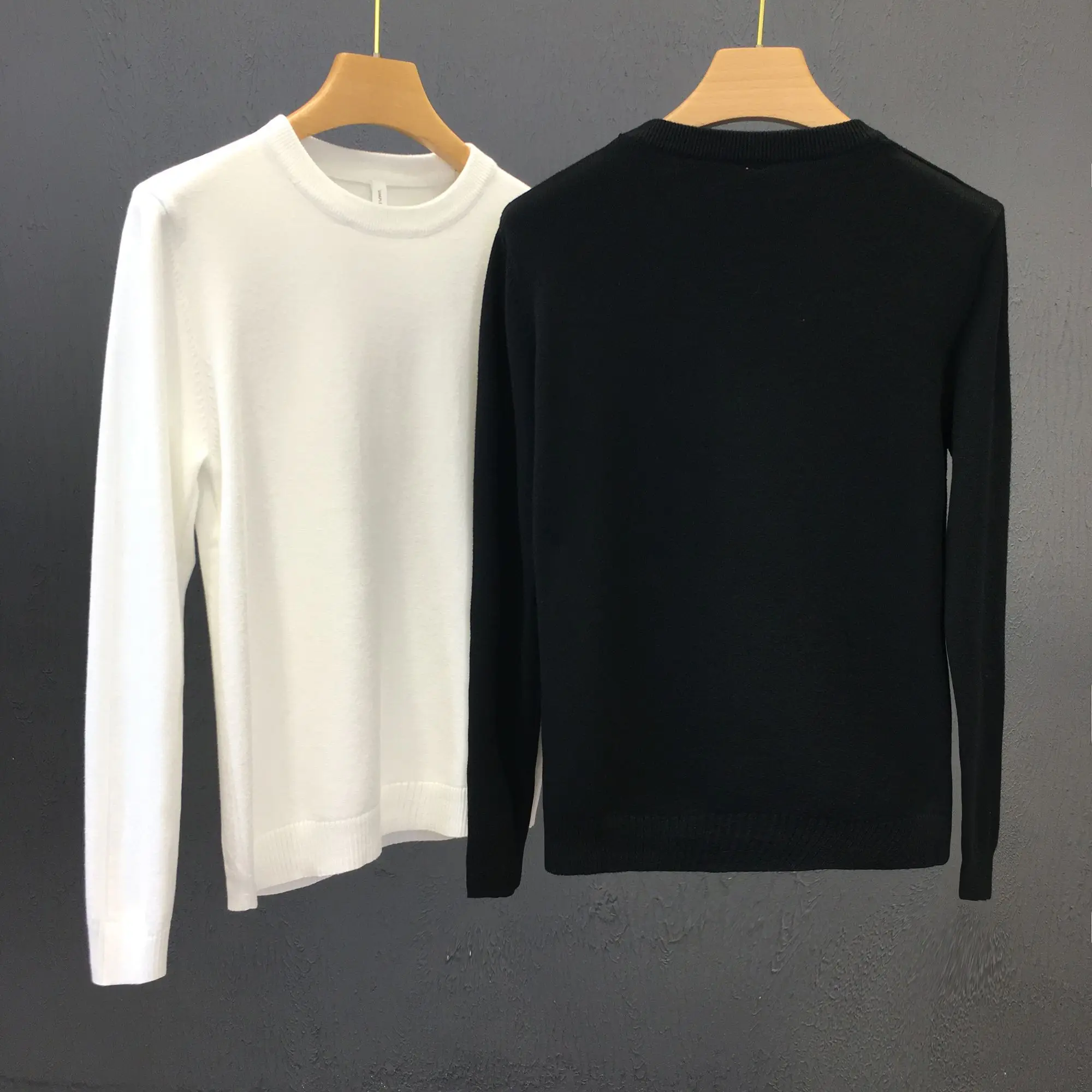 

Мужской круглый трикотаж Ne Long Sve Повседневная внутренняя одежда Slim Fit Base irt Белый Мягкий стандартный крой Плоский трикотаж Осенний отдых