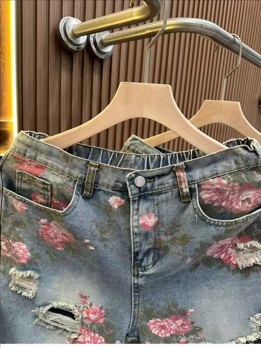 Fashion Pink Floral Print Ripped Distressed Straight Leg Denim Shorts 5 Inch Inseam Jeans for Women\Men Summer 2026