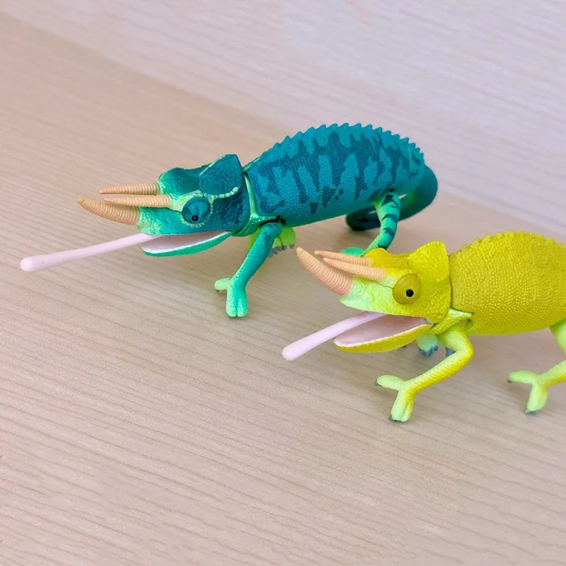 Japanese Bandai Genuine Gacha Scale Model Biological Cognitive Model Lizard Chameleon Simulation Miniature Action Figure Toys