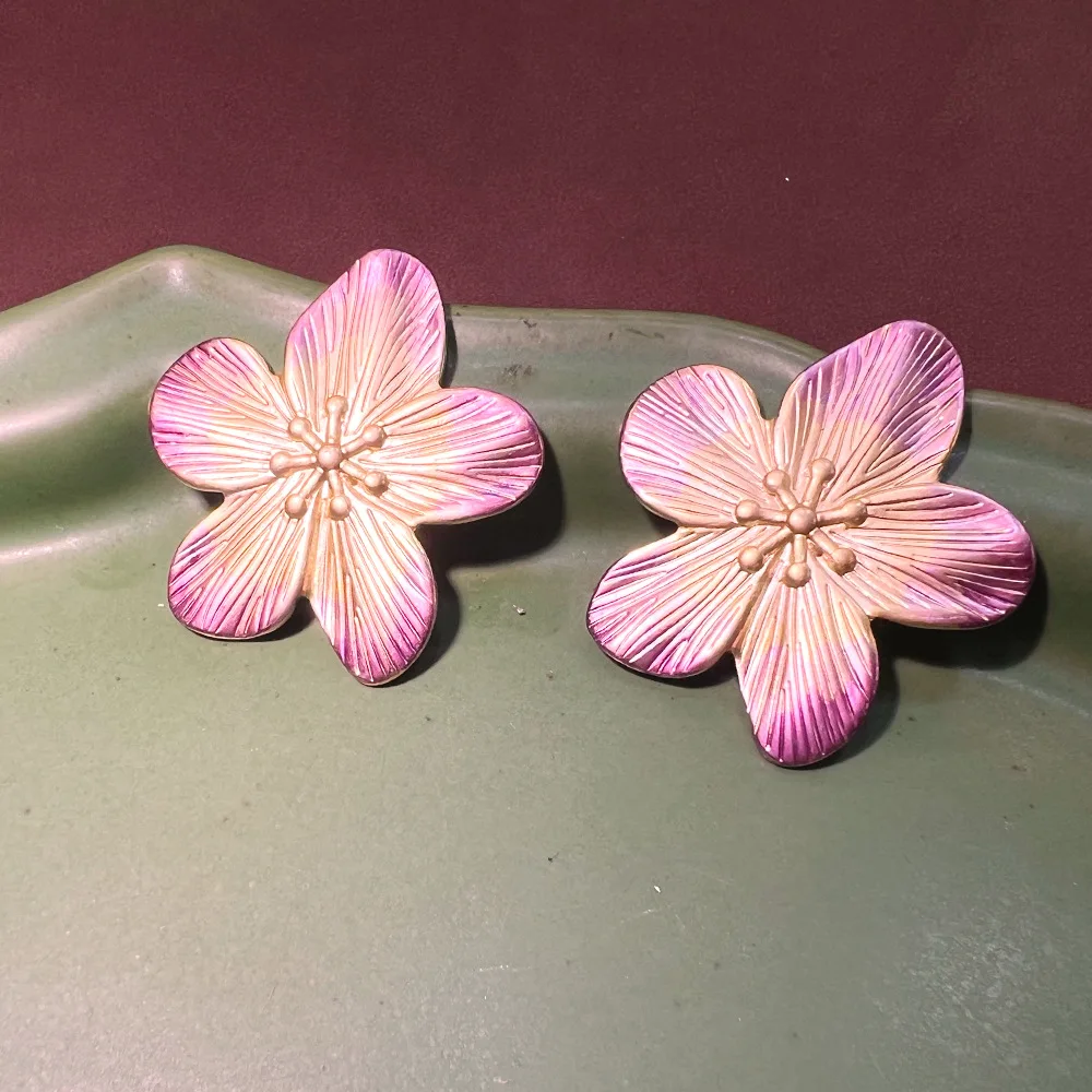 French simple enamel color flower brushed three-dimensional earrings, niche design sense ins cross-border hot-selling versatile