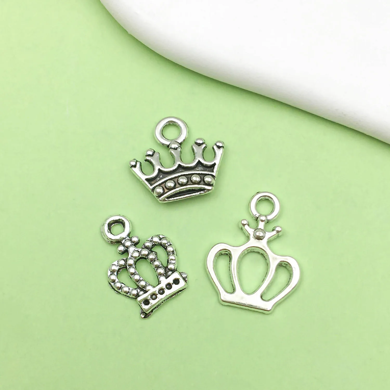 20pcs Zinc Alloy Antique Silvery Vintage Crown Design Charms Pendant For DIY Jewelry Making Accessories