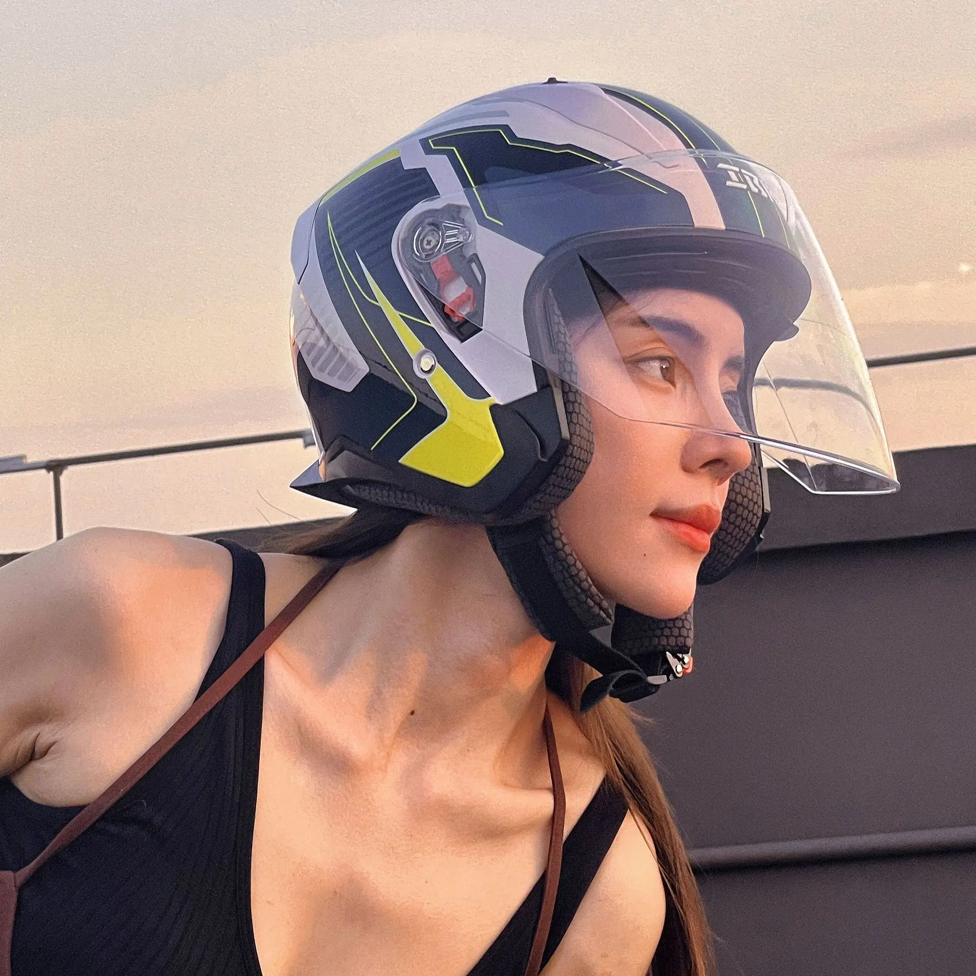 Motorcycle helmet manufacturer, three-quarter half helmet, unisex, built-in dual visors, full-face motorcycle helmet, electric vehicle riding helmet